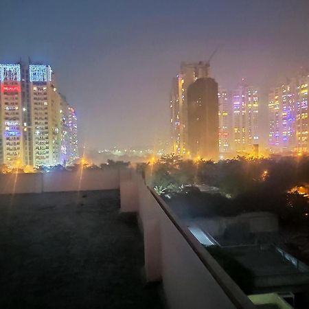 Yog Bhawan Aparthotel Грейтър Нойда Екстериор снимка