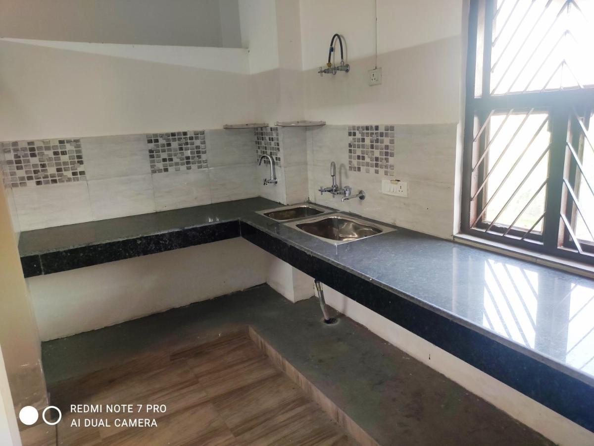 Yog Bhawan Aparthotel Грейтър Нойда Екстериор снимка