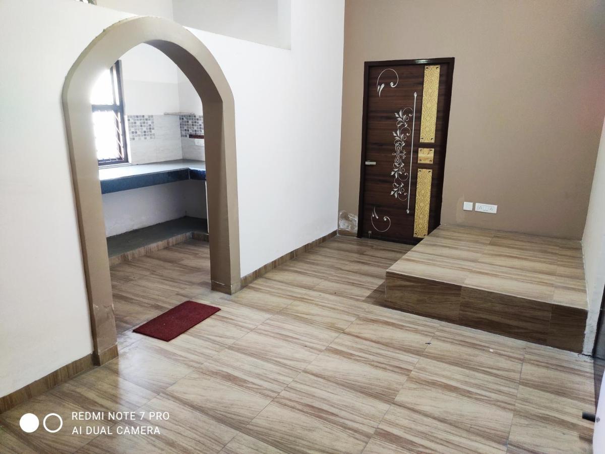 Yog Bhawan Aparthotel Грейтър Нойда Екстериор снимка