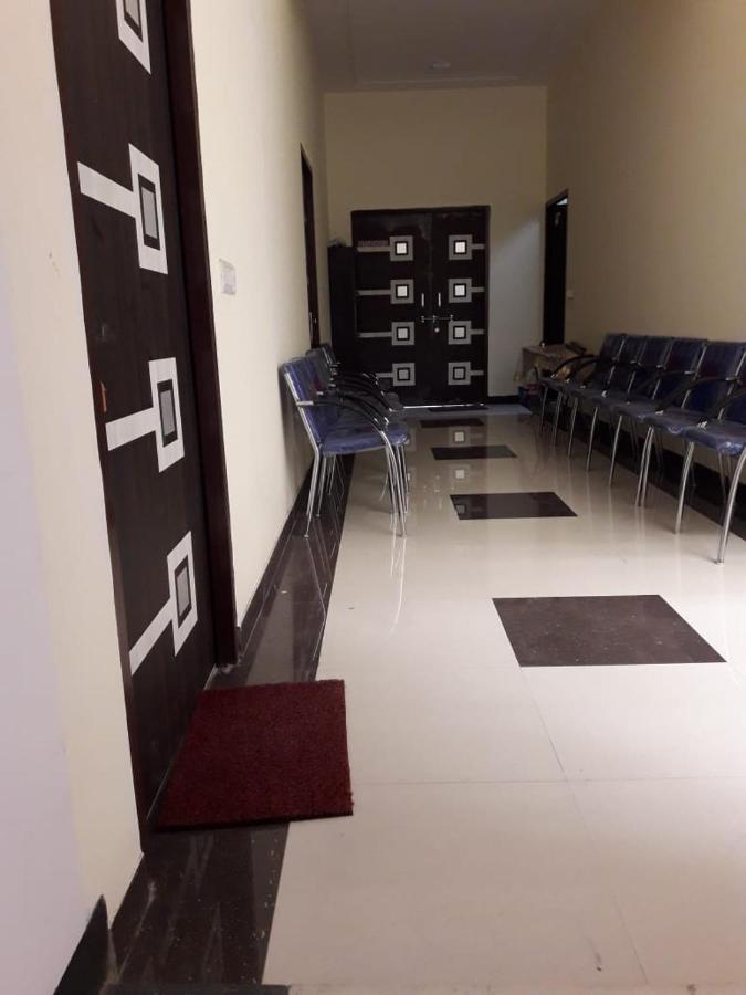 Yog Bhawan Aparthotel Грейтър Нойда Екстериор снимка