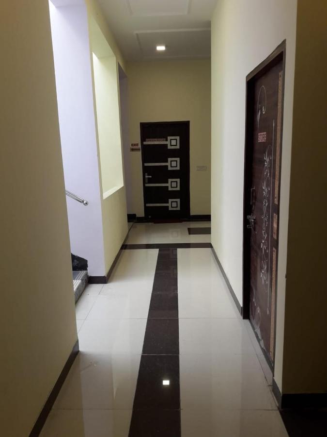 Yog Bhawan Aparthotel Грейтър Нойда Екстериор снимка